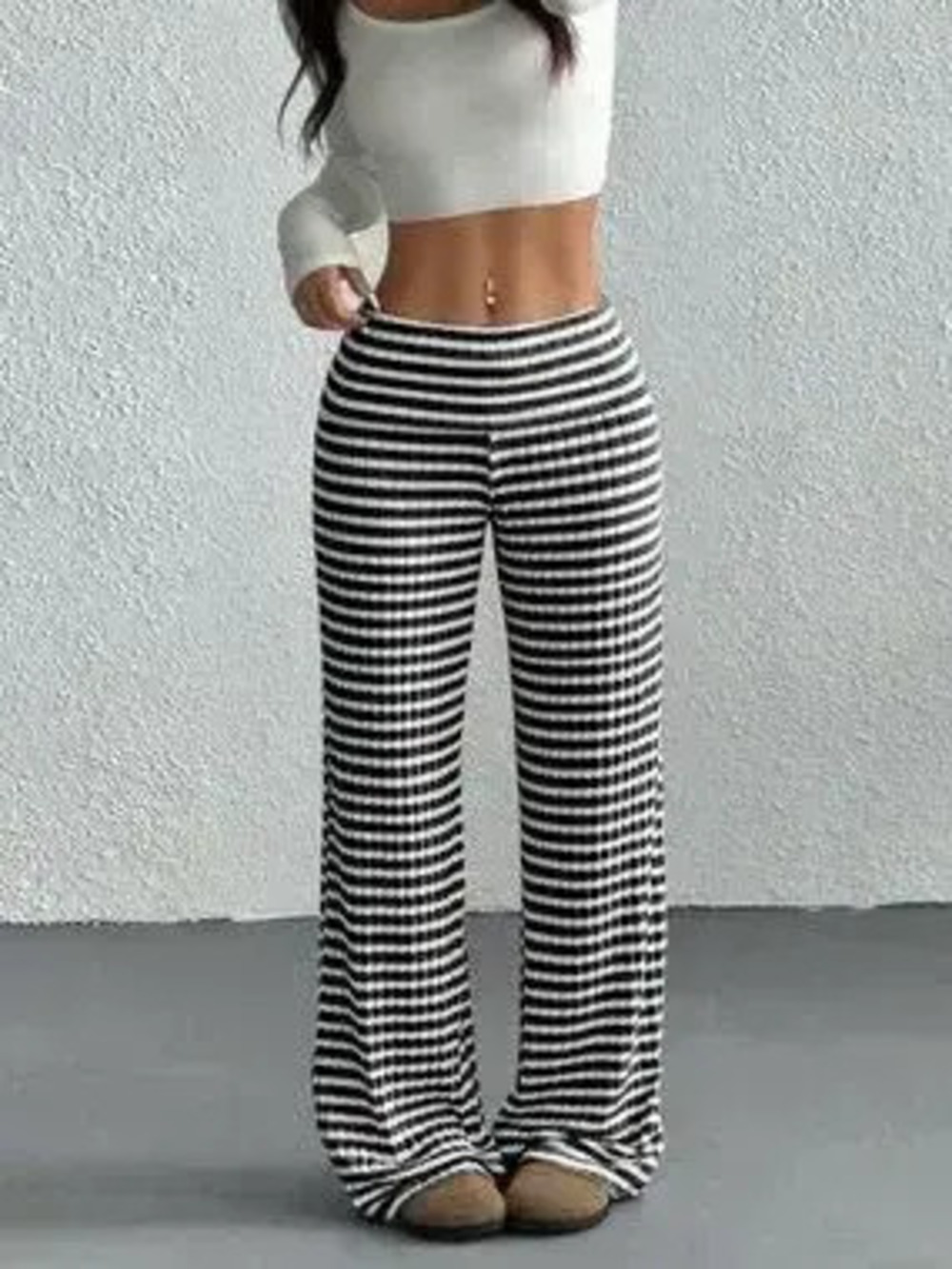 Striped Wide Leg Pants - Picture 6 of 9